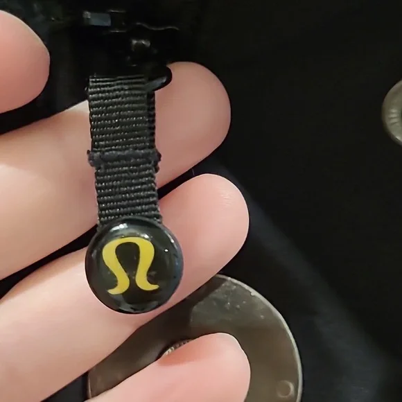 Lululemon Jacket. Size 8 - Picture 3 of 9